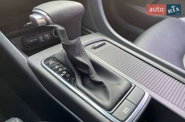 Седан Kia K5 2016 в 