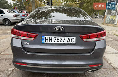 Седан Kia K5 2017 в 