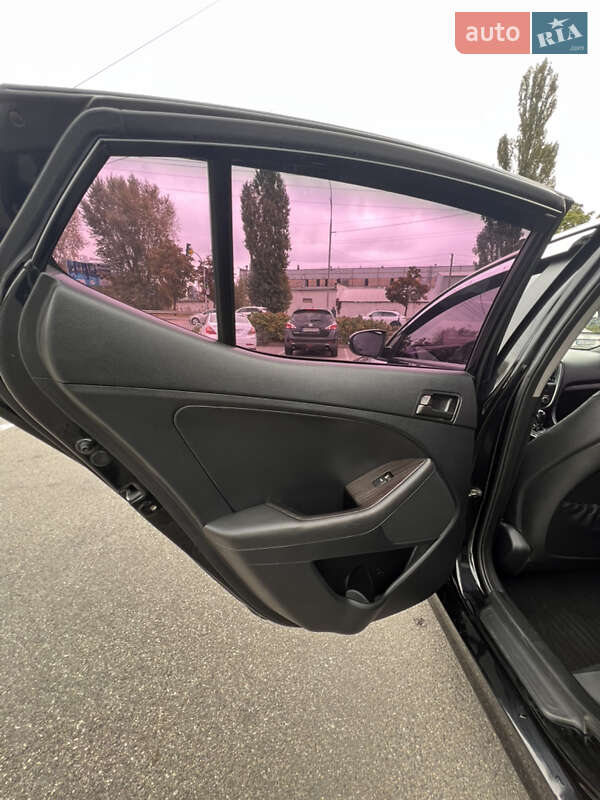 Седан Kia K5 2012 в Киеве