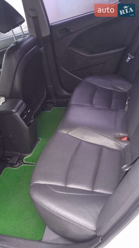 Седан Kia K5 2014 в Шрамковке