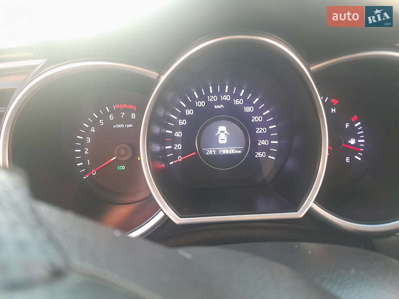 Седан Kia K5 2013 в Днепре