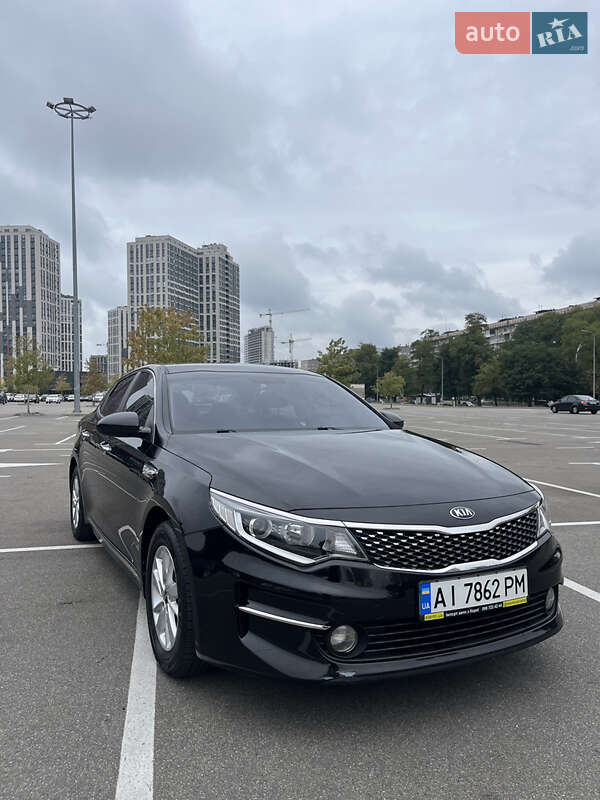 Седан Kia K5 2016 в 