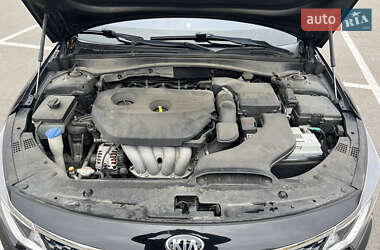 Седан Kia K5 2016 в 