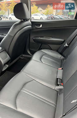 Седан Kia K5 2016 в 