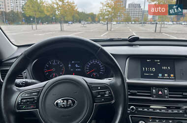 Седан Kia K5 2016 в 