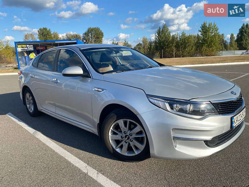 Седан Kia K5 2016 в Павлограде