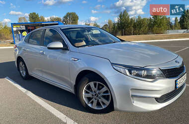 Седан Kia K5 2016 в 