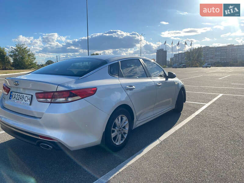 Седан Kia K5 2016 в Павлограде