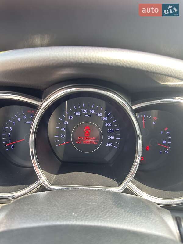 Седан Kia K5 2012 в Измаиле