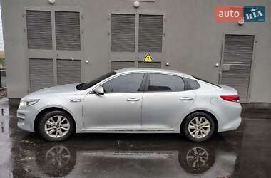 Седан Kia K5 2016 в 