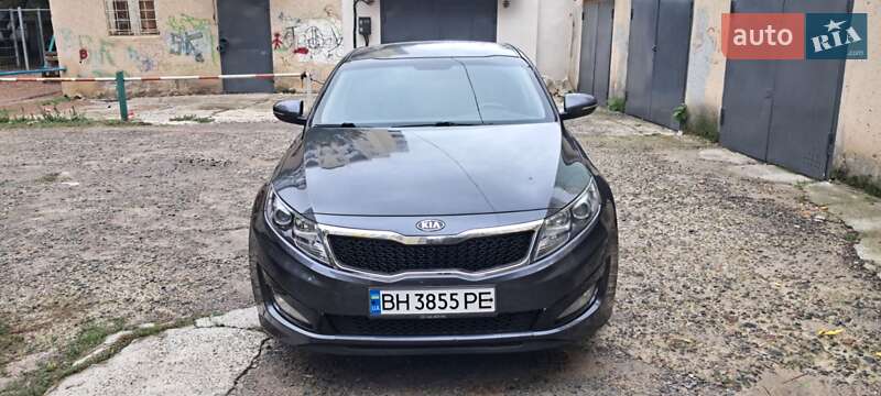 Седан Kia K5 2011 в Одессе