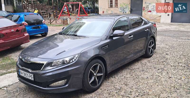 Седан Kia K5 2011 в Одессе