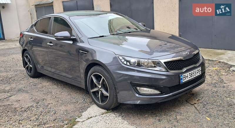 Седан Kia K5 2011 в Одессе