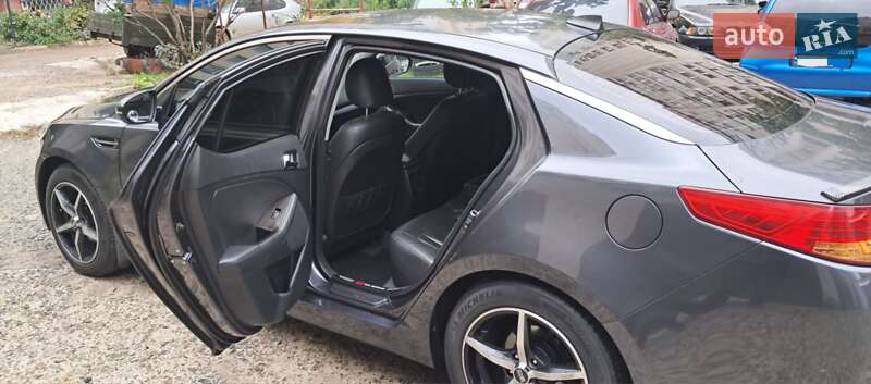 Седан Kia K5 2011 в Одессе
