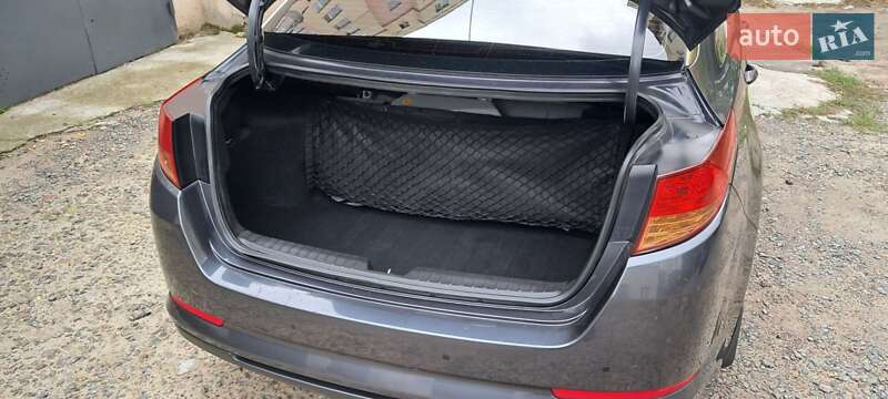 Седан Kia K5 2011 в Одессе