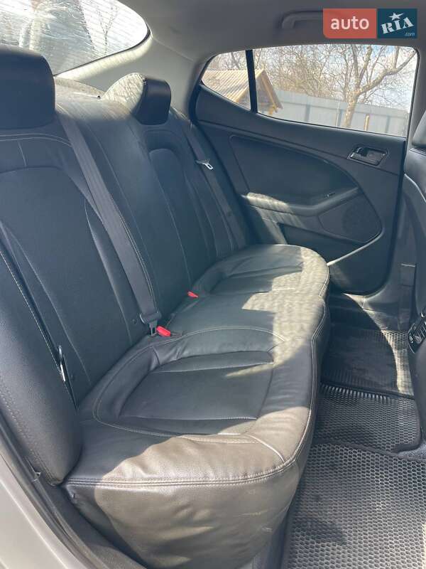 Седан Kia K5 2013 в Зачепилівці