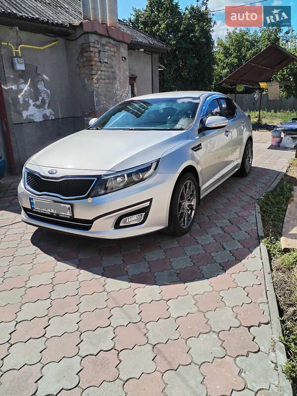 Седан Kia K5 2013 в Дніпрі