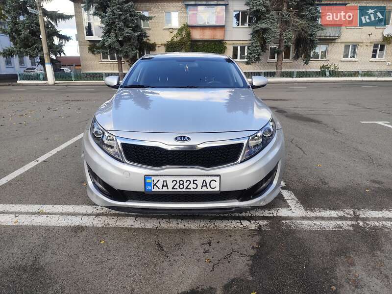 Седан Kia K5 2011 в Баришівка