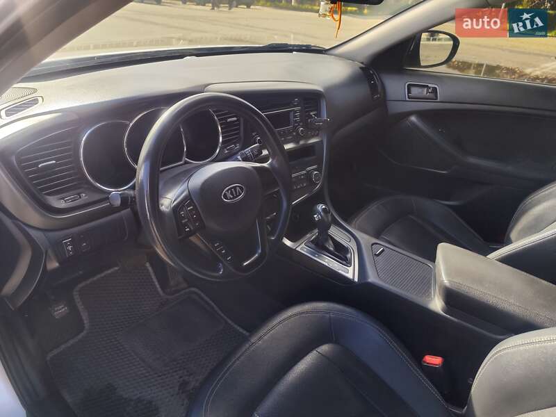 Седан Kia K5 2011 в Баришівка
