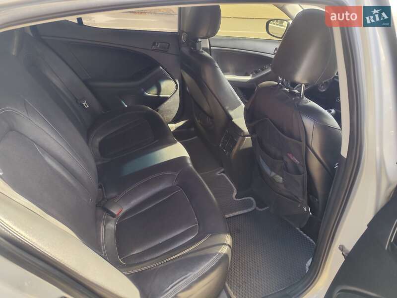 Седан Kia K5 2011 в Баришівка