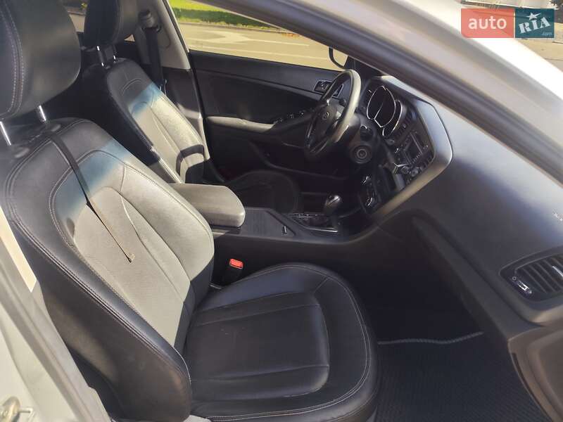 Седан Kia K5 2011 в Баришівка
