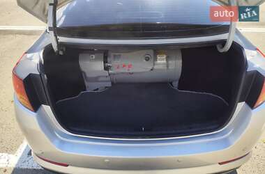 Седан Kia K5 2011 в 