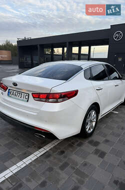 Седан Kia K5 2017 в 
