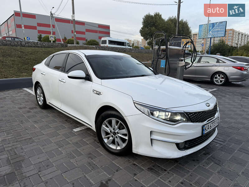Седан Kia K5 2017 в Киеве