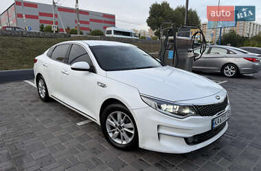 Седан Kia K5 2017 в 