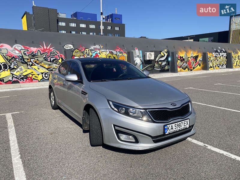 Седан Kia K5 2014 в Киеве