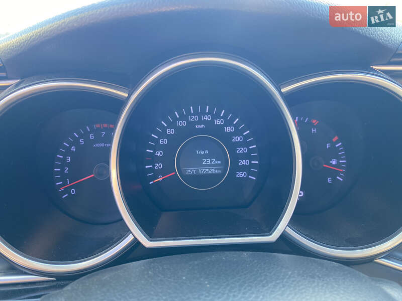 Седан Kia K5 2014 в Киеве