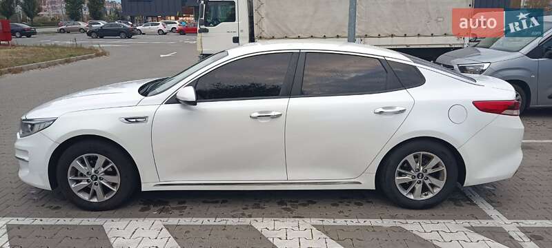 Седан Kia K5 2016 в Києві