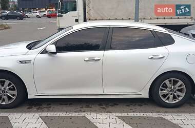 Седан Kia K5 2016 в 