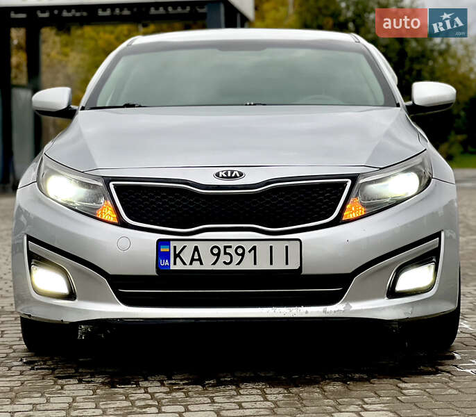 Седан Kia K5 2015 в Самборі