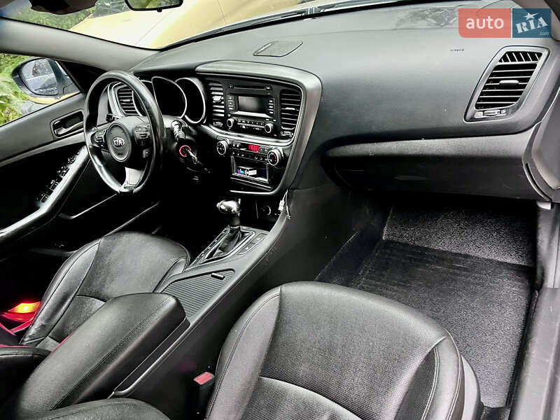 Седан Kia K5 2015 в Самборі