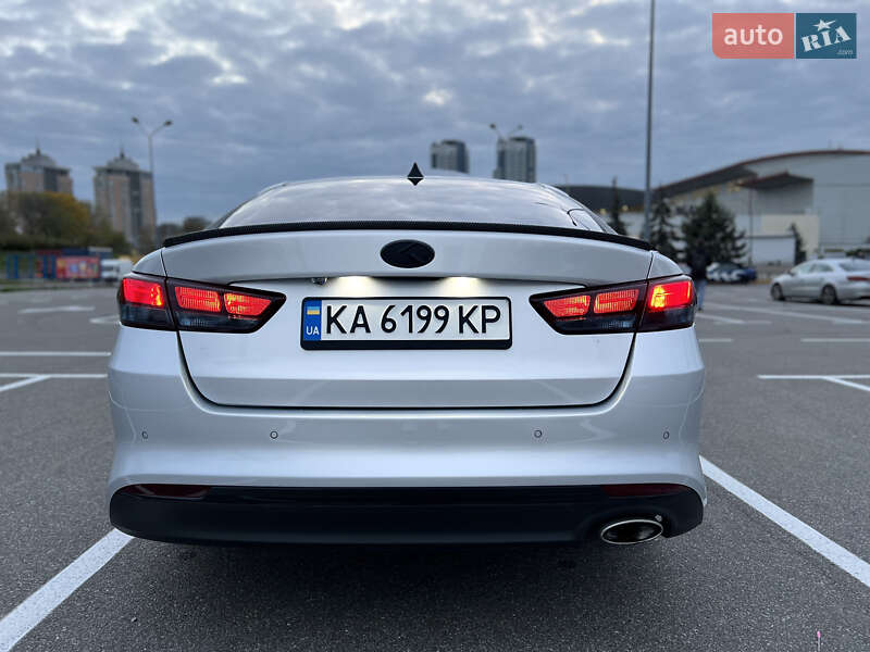 Седан Kia K5 2016 в Києві