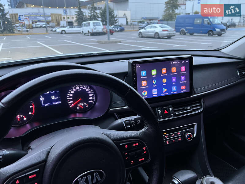 Седан Kia K5 2016 в Києві