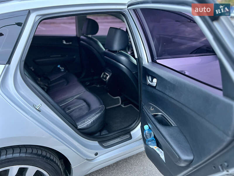 Седан Kia K5 2016 в Києві