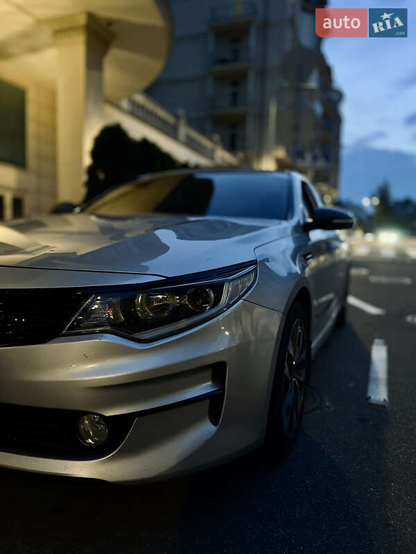 Седан Kia K5 2016 в Києві