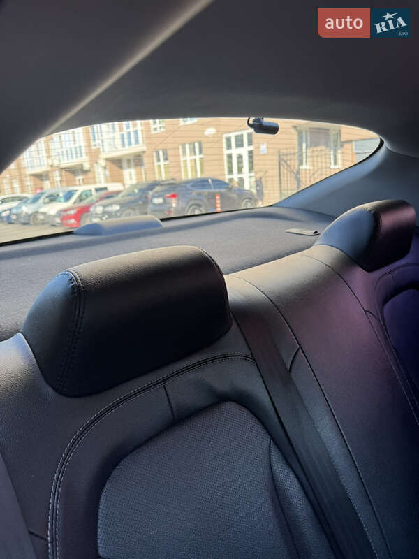 Седан Kia K5 2012 в Києві