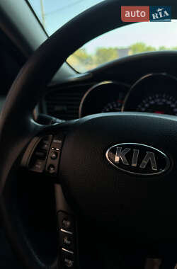 Седан Kia K5 2012 в 