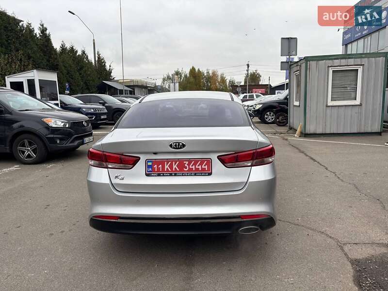 Седан Kia K5 2017 в Киеве