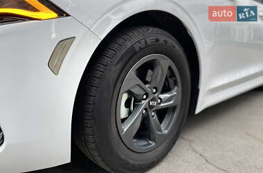 Седан Kia K5 2021 в  фото 40 Седан Kia K5 2021 в