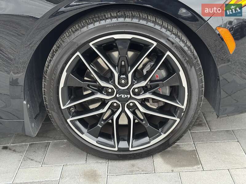 Седан Kia K5 2023 в Києві