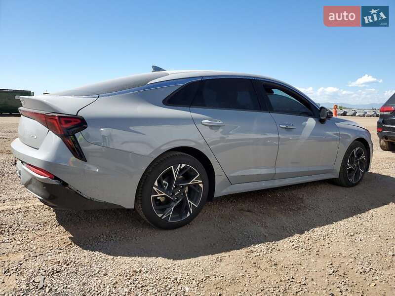 Седан Kia K5 2024 в Львове