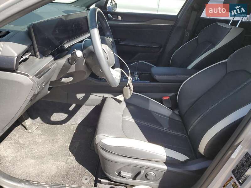 Седан Kia K5 2024 в Львове
