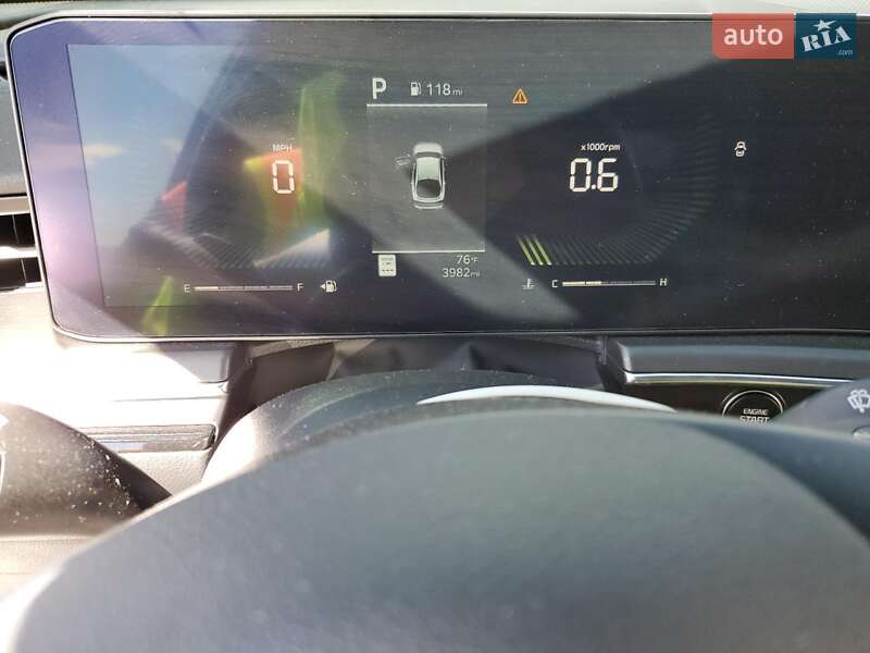 Седан Kia K5 2024 в Львове