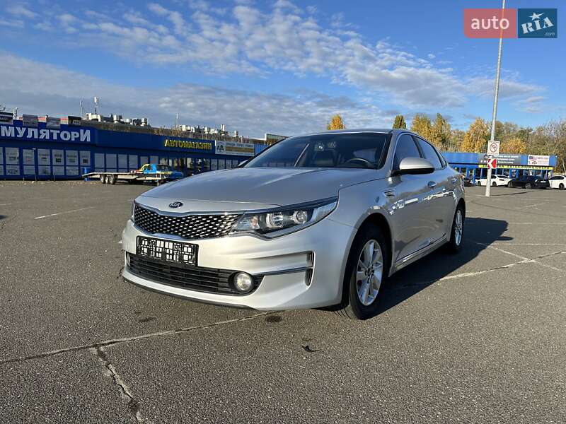 Седан Kia K5 2016 в Киеве