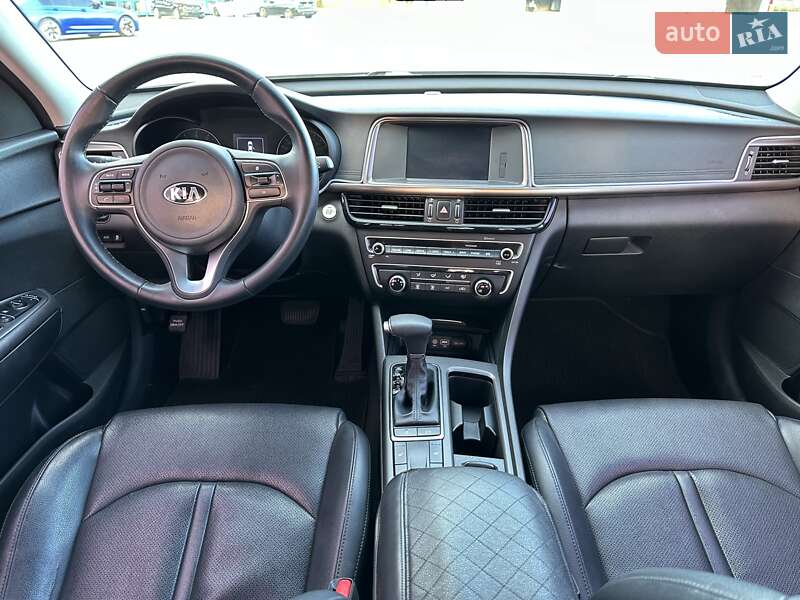 Седан Kia K5 2016 в Киеве