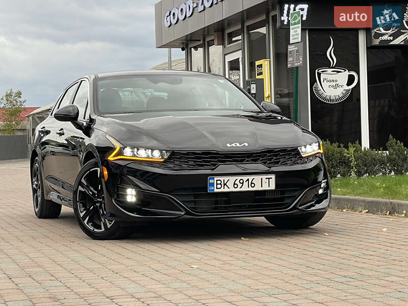 Седан Kia K5 2023 в Сарнах